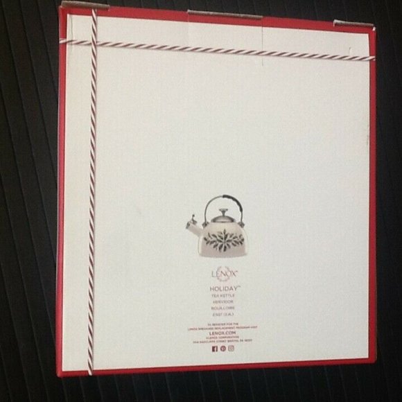 new in box Lenox Christmas Holiday Holly Leaves 2.5-Quart Whistling Tea Kettle - Picture 5 of 10